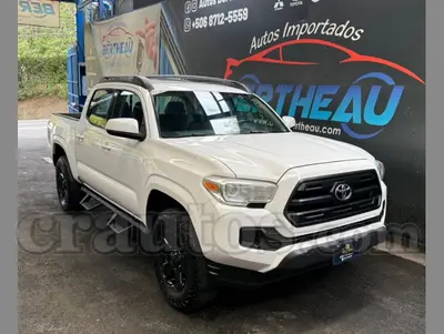 Toyota TACOMA SR5