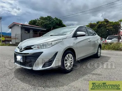 Toyota YARIS E