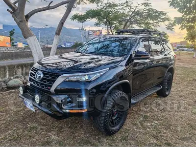 Toyota FORTUNER SRV