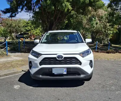 toyota-rav4-le-2024-4x4