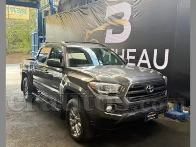 Toyota TACOMA SR5