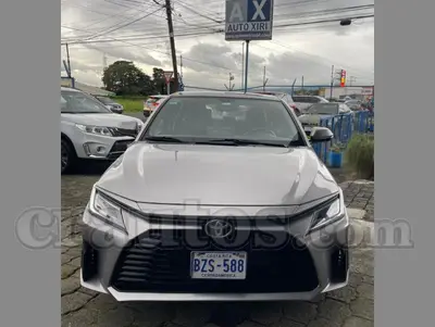 Toyota YARIS E