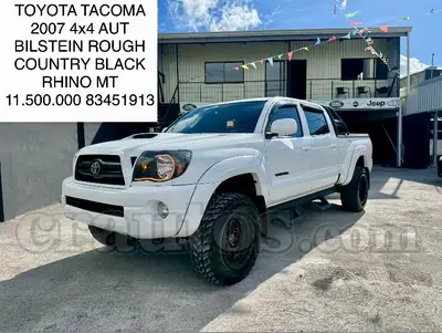 Toyota TACOMA SR5