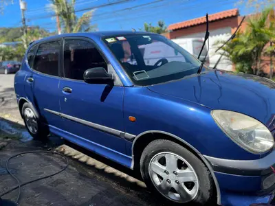 2002 Daihatsu Sirion