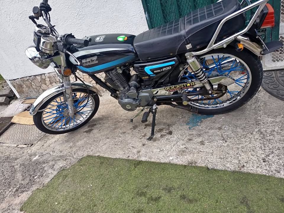 Moto MTZ motor 200 vendo oh cambio por bici moto y un vuelto oh por oro oh algo de mi interes